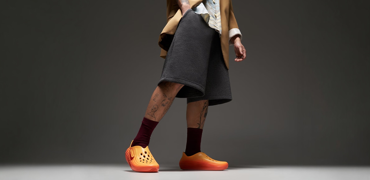 jak stylizować pomarańczowe sneakersy